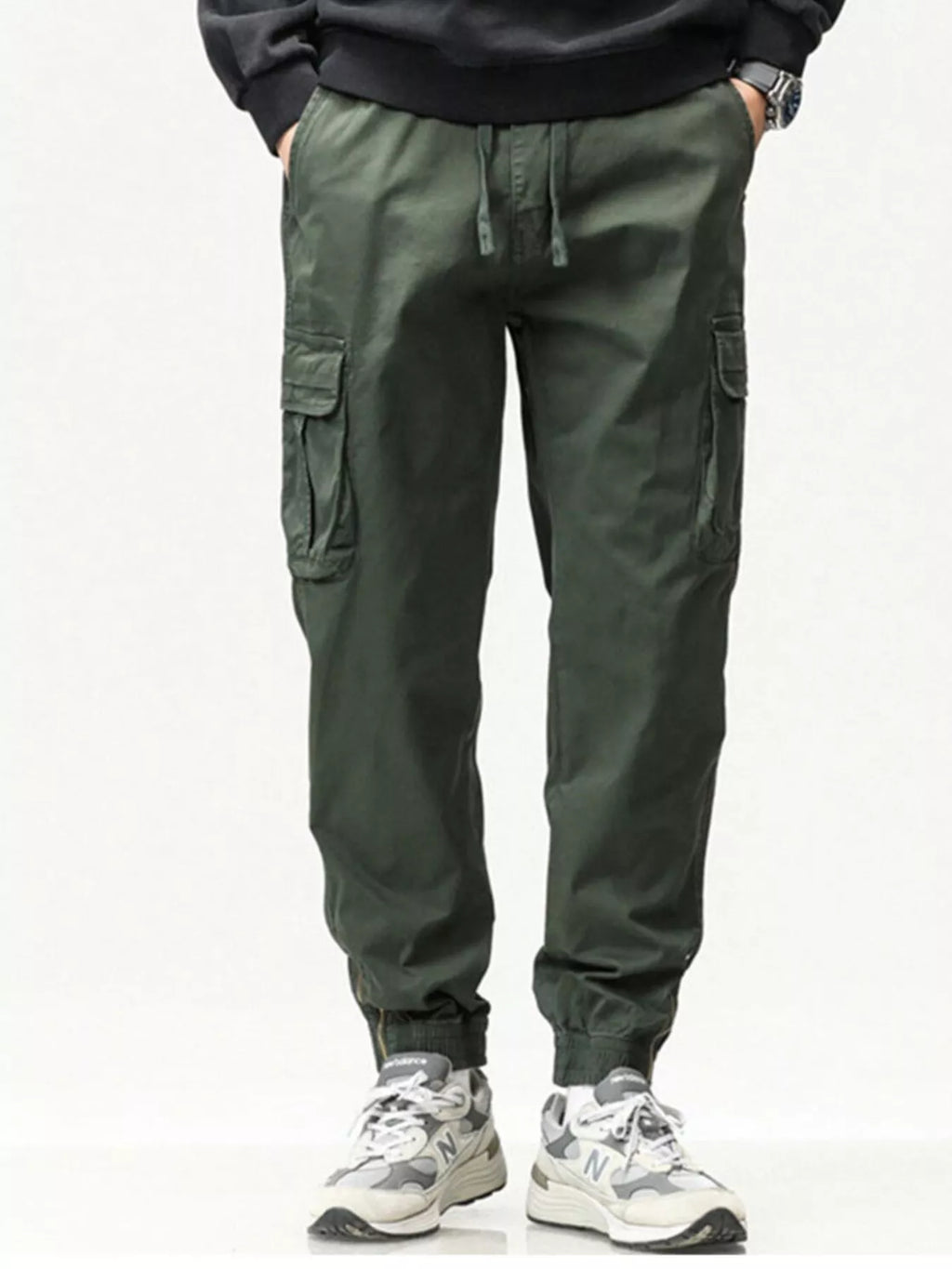 Men's casual cargo pants in dark green with drawstring waist and cargo pockets