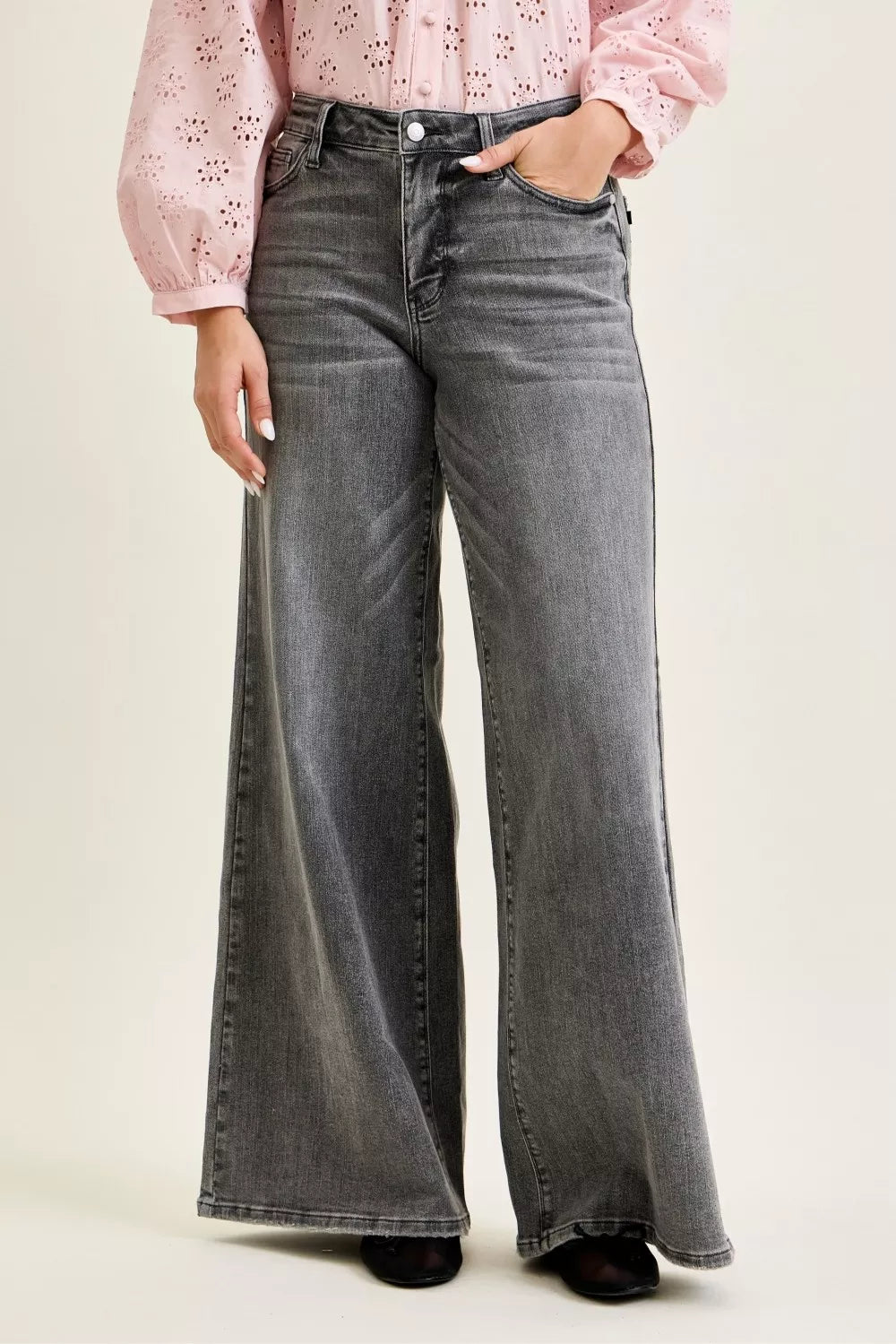 Mid-rise wide-leg gray denim jeans with button waistband and belt loops
