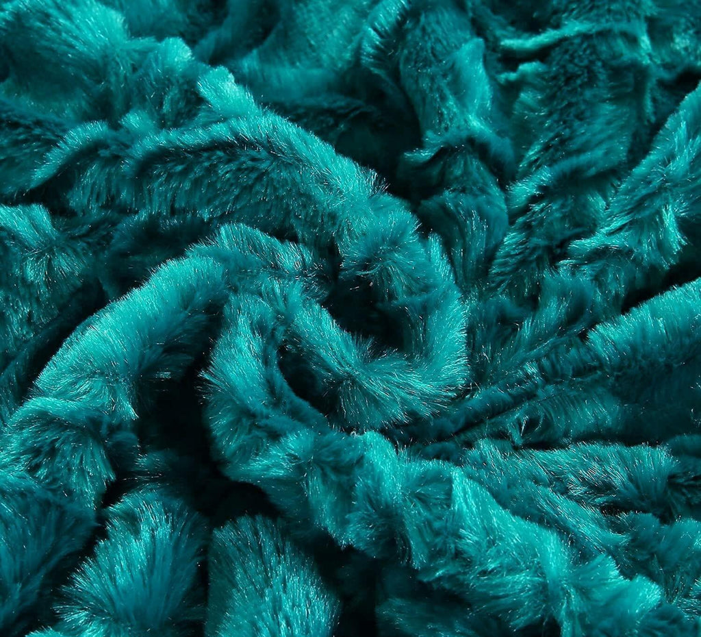 Teal/emerald green faux fur sherpa throw blanket close-up of plush fibers