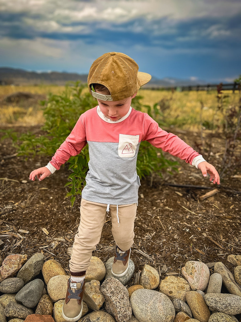 Kids color-block long-sleeve shirt in pink and heather gray with front pocket and cuffs