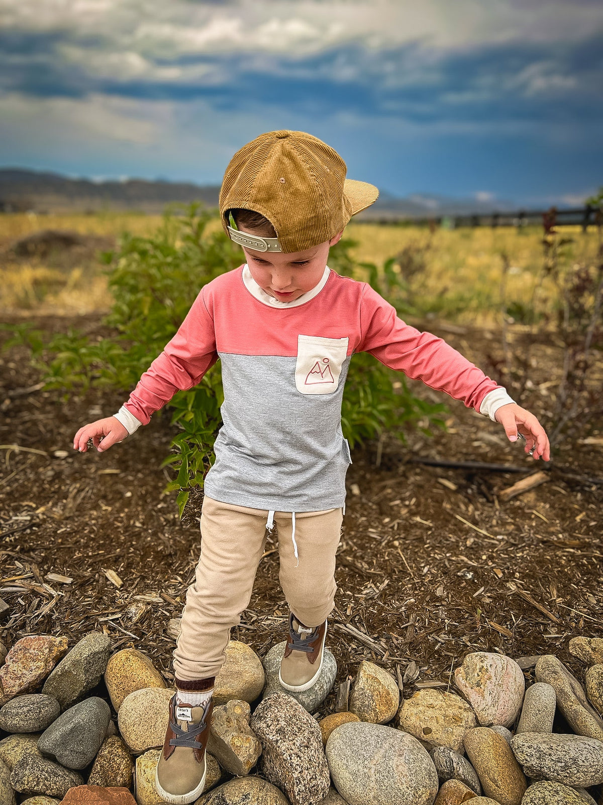 Kids color-block long-sleeve shirt in pink and heather gray with front pocket and cuffs