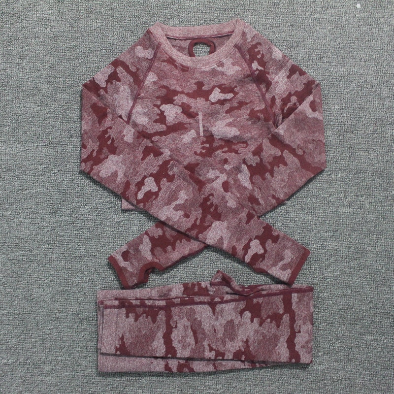 Camouflage yoga set with sports bra and leggings, burgundy red and light gray