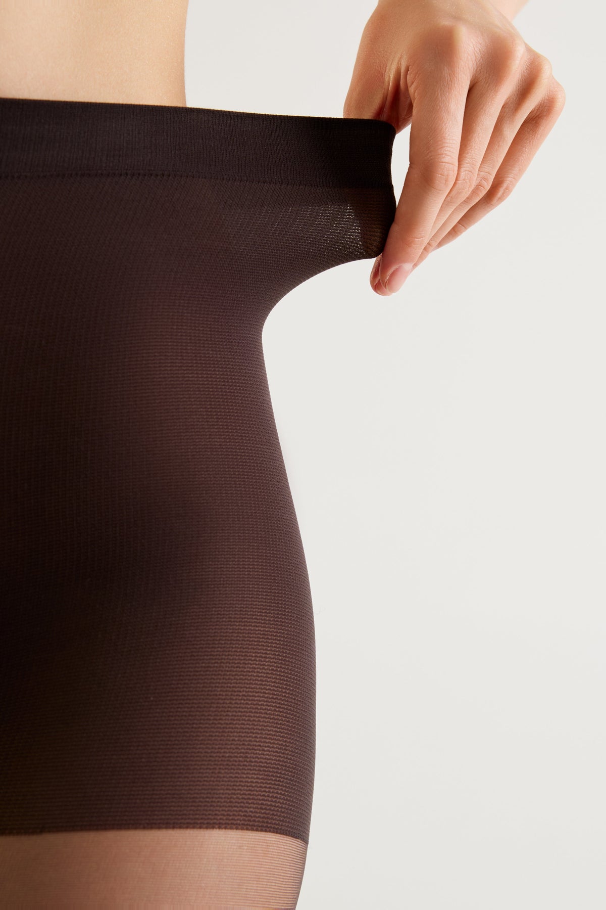 Dark brown 20 den tights with reinforced stretch fabric at the thigh