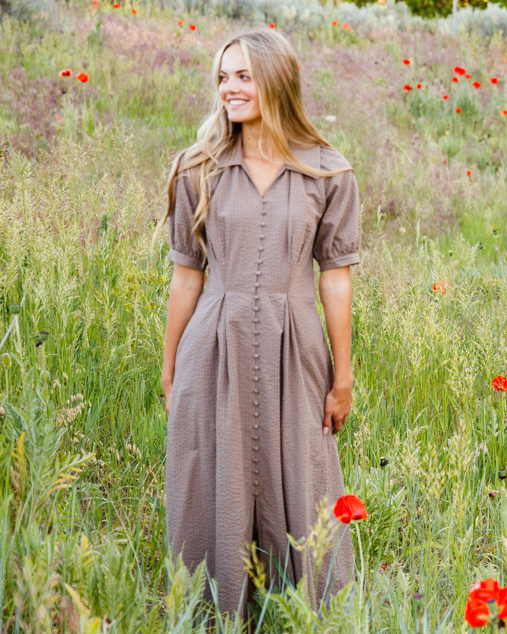 Women's field dress in pine bark, button-front midi with short puff sleeves and collar