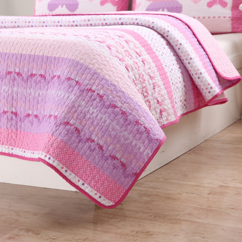 Pink, purple and white quilt with zigzag stripe print and rounded quilted edging