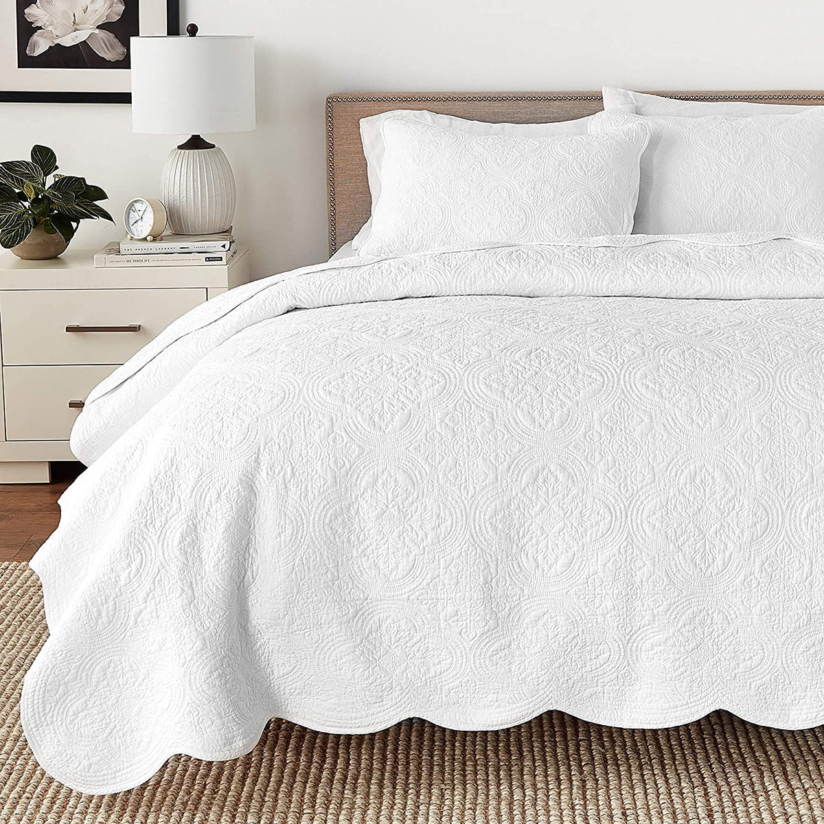 White cotton reversible quilt set with scalloped edges and medallion floral quilting