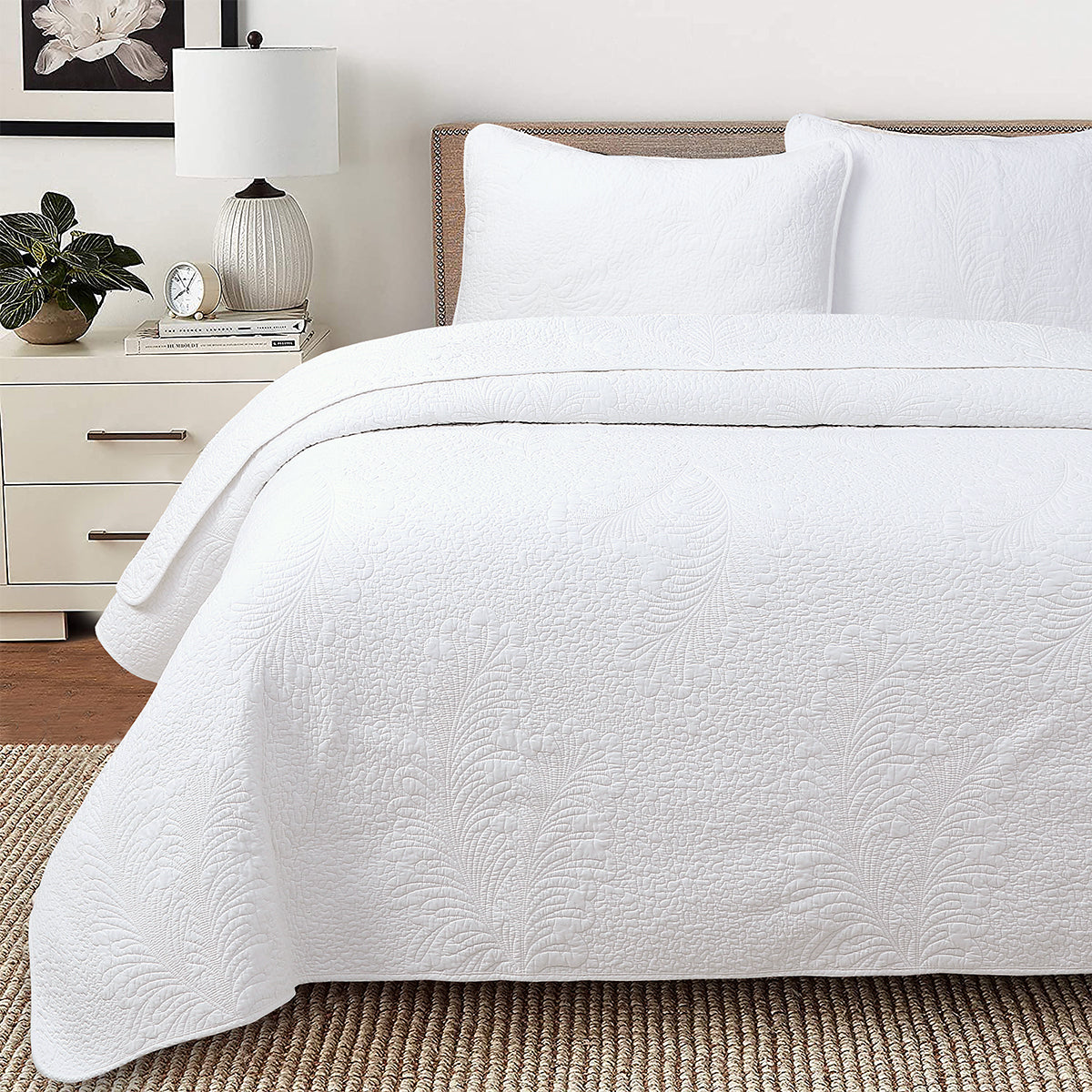 White cotton quilt bedding set with palm leaf stitched texture, 3-piece design
