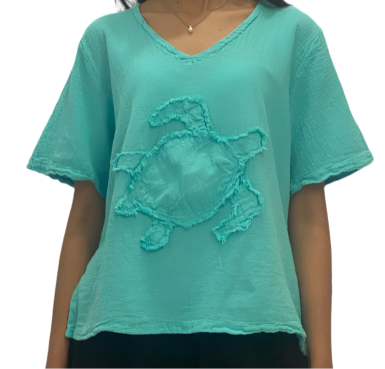 Aqua cotton gauze V-neck short-sleeve top with turtle applique