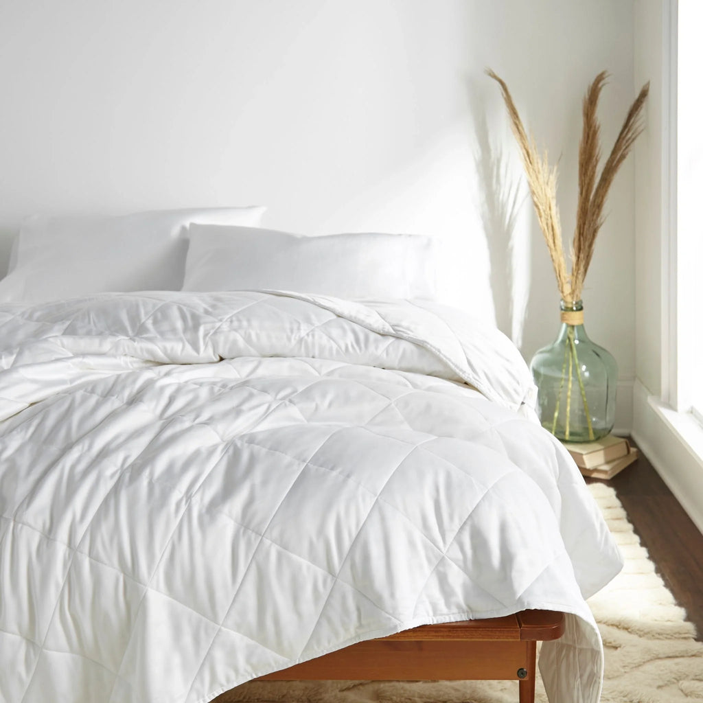 White duvet comforter with baffle stitching and quilted channel design