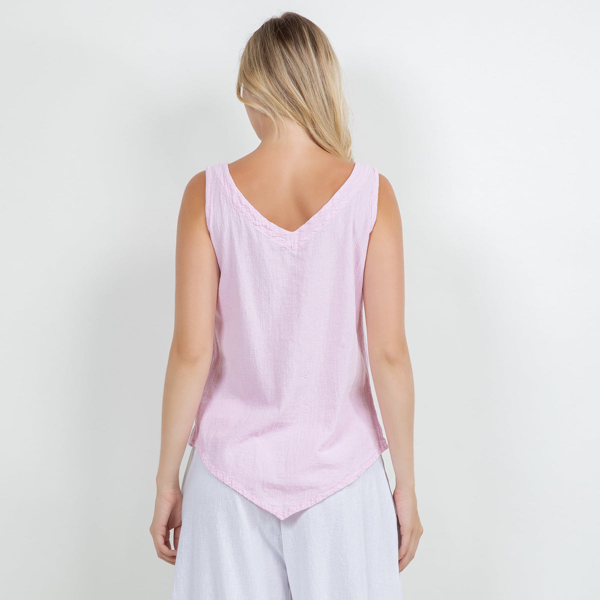 Women’s cotton gauze tank top back view, lilac V-back with gathered seam