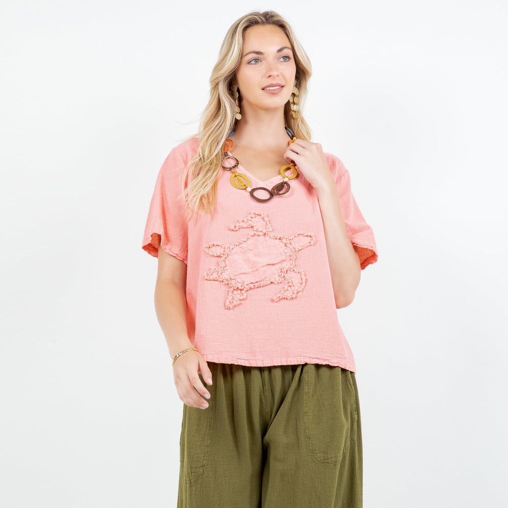 Women's cotton gauze turtle top with short sleeves, V-neck, peach with embroidered turtle