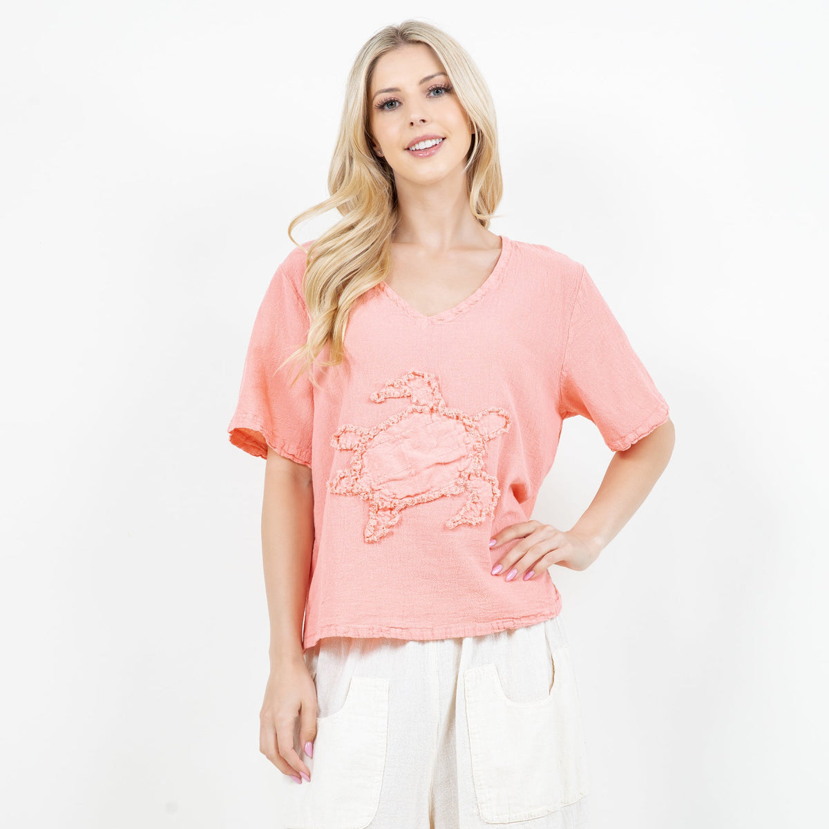 Women's cotton gauze turtle top with short sleeves, V-neck, peach with embroidered turtle