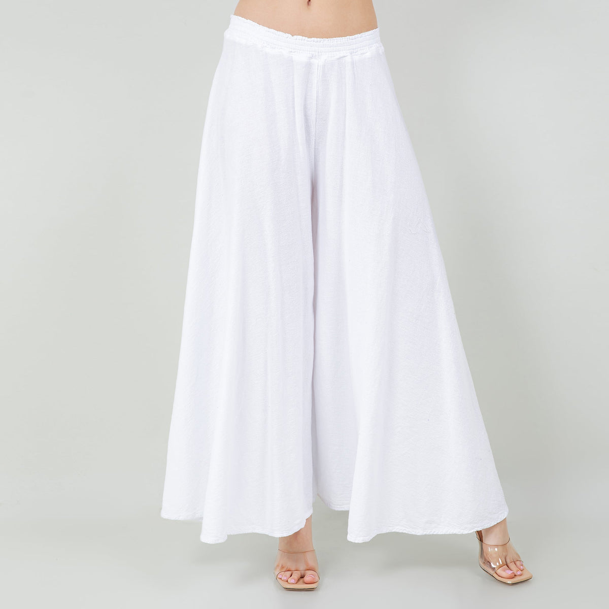 White cotton gauze Blanche pants close-up: elastic waist and wide-leg drape