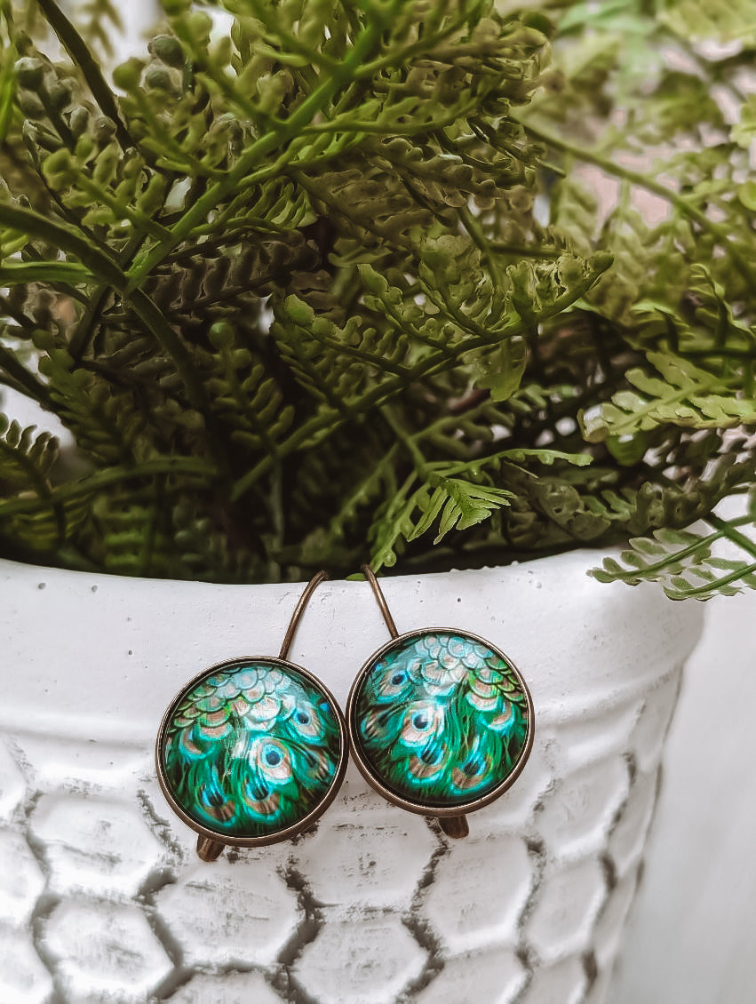 Round vintage peacock-feather earrings with leverback, teal green cabochon detail
