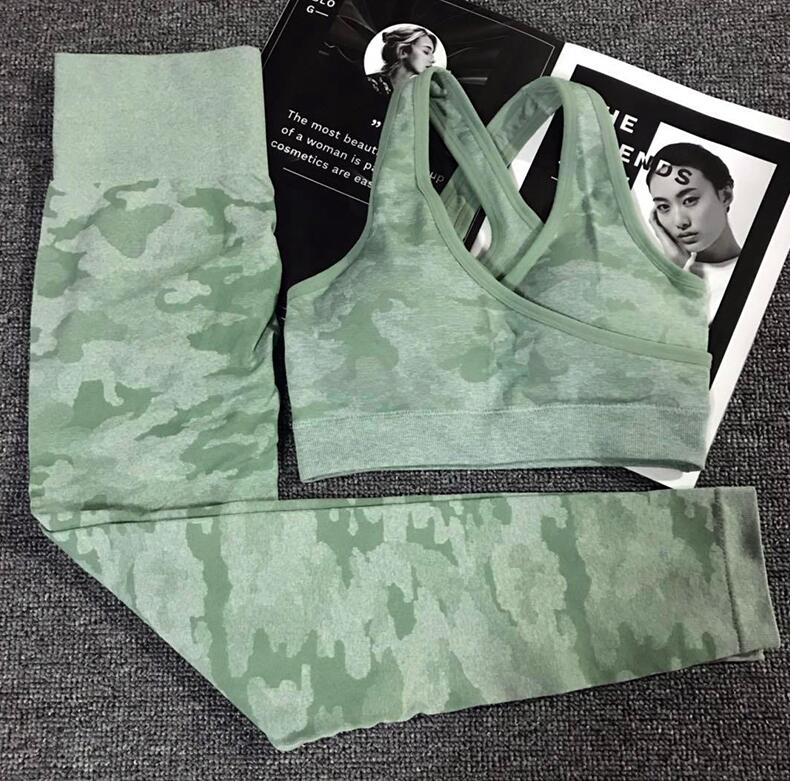 Camouflage sports bra and leggings set, sage green