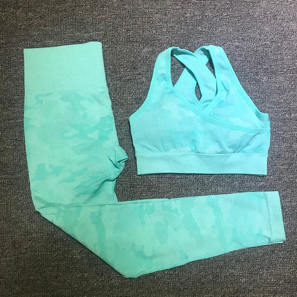 Camouflage sports bra and leggings set, light green
