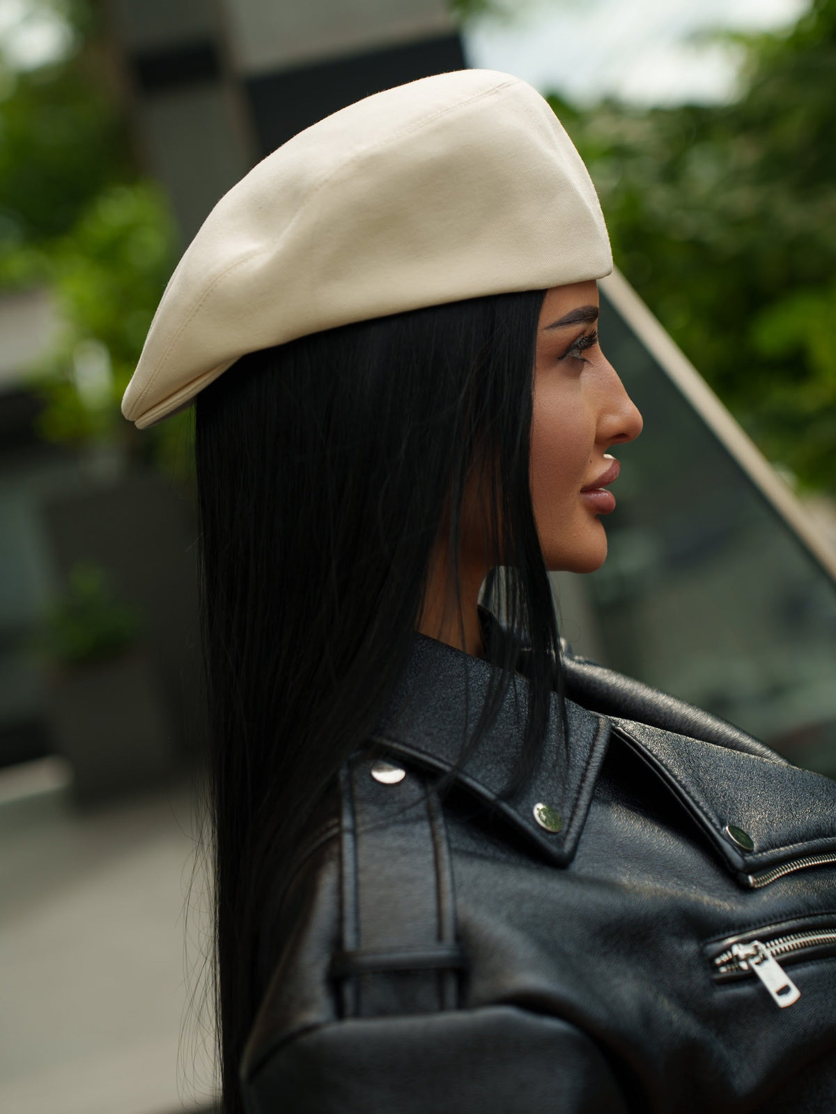 Ivory cotton hat with structured crown and short curved brim