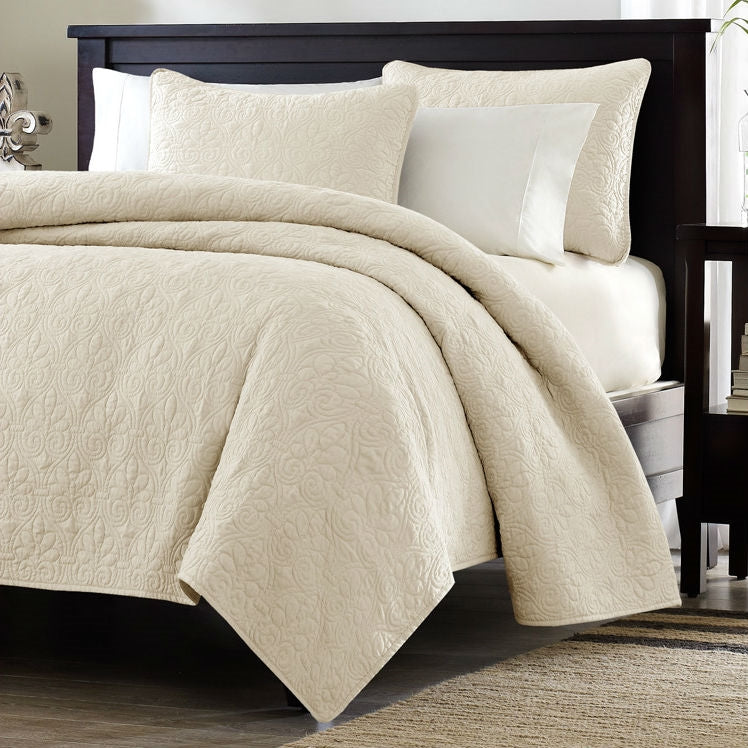 Ivory beige quilt coverlet with textured quilting and matching shams