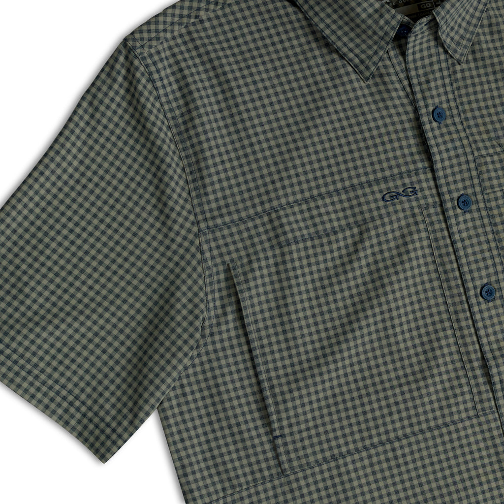 Collared mini check short-sleeve button-up shirt with blue buttons