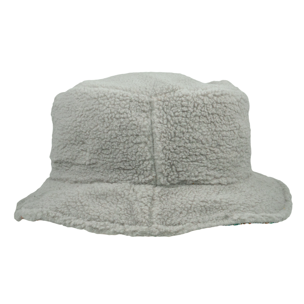 Reversible bucket hat in light gray sherpa with top panel seam