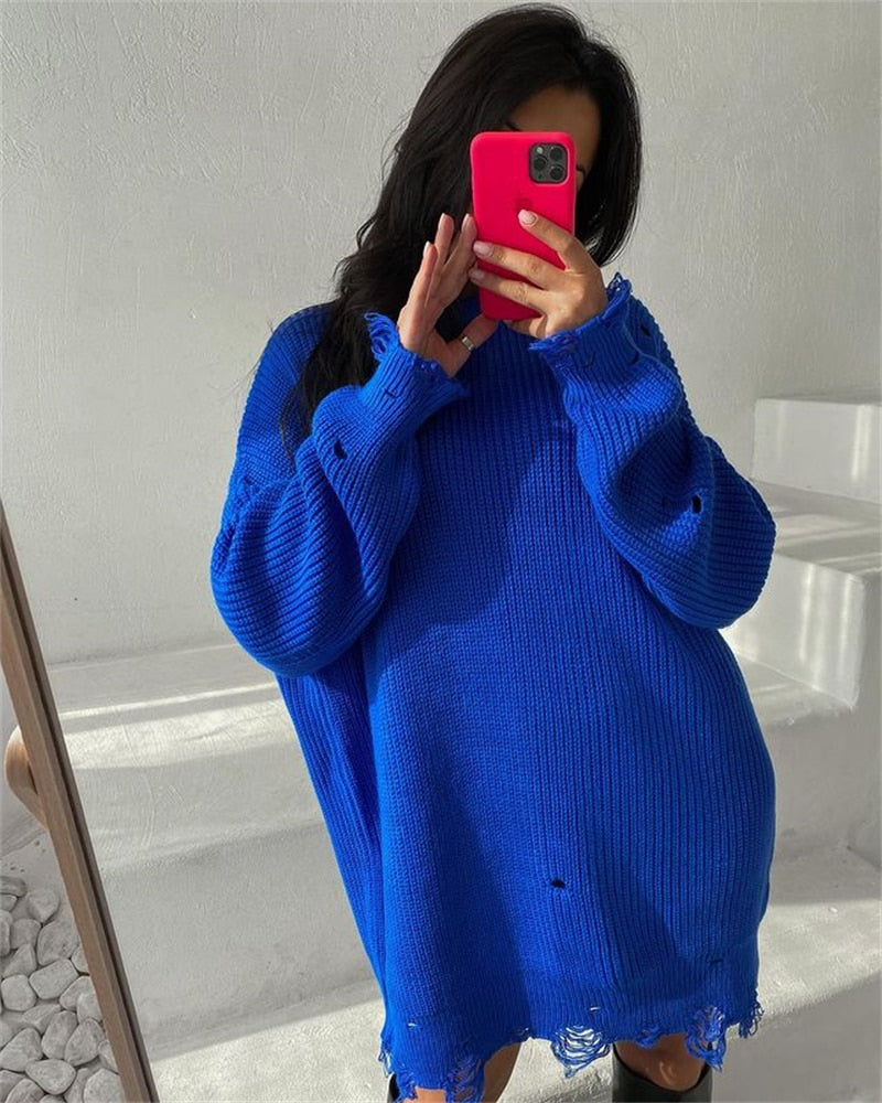 Blue oversized knitted O-neck mini sweater dress with loose fit and frayed edges