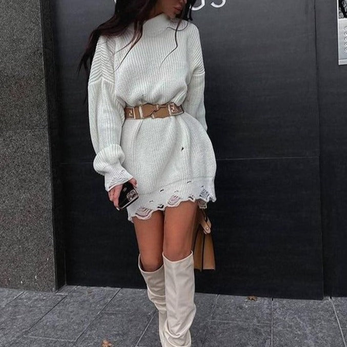 O-neck oversized mini knitted sweater dress, long sleeves, white/cream knit with lace trim