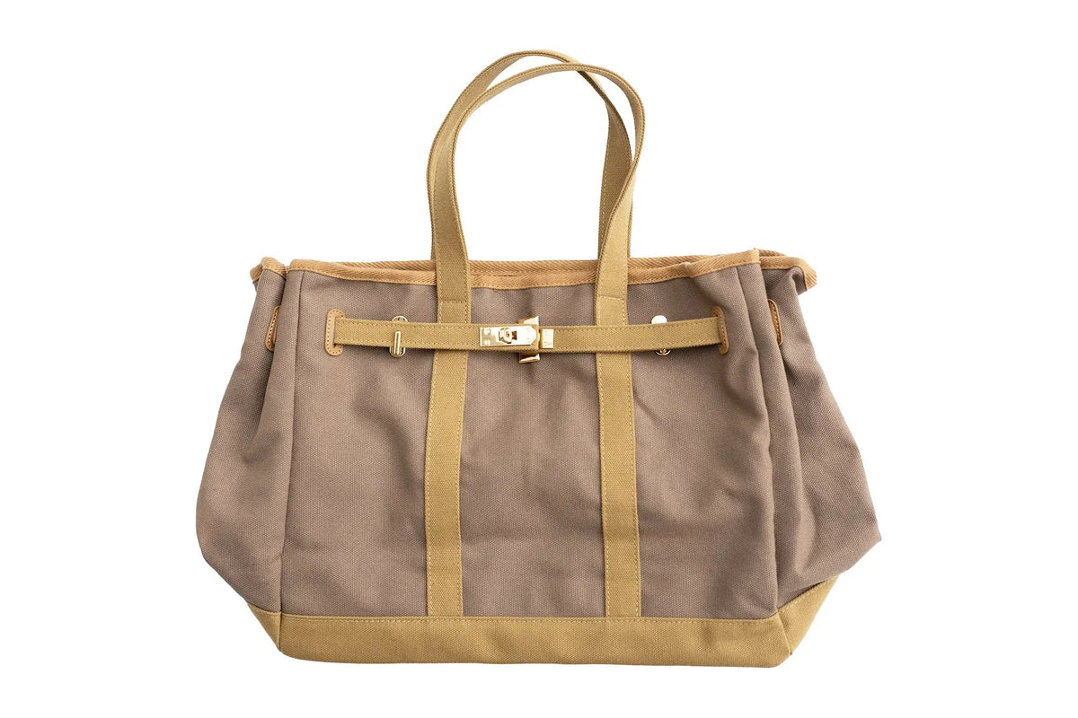 Two-tone canvas tote bag with short handles, front gold clasp, side pleats