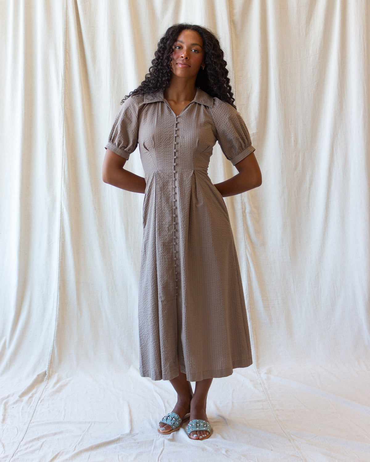 Women's field dress in pine bark, collared button-front midi with short puff sleeves