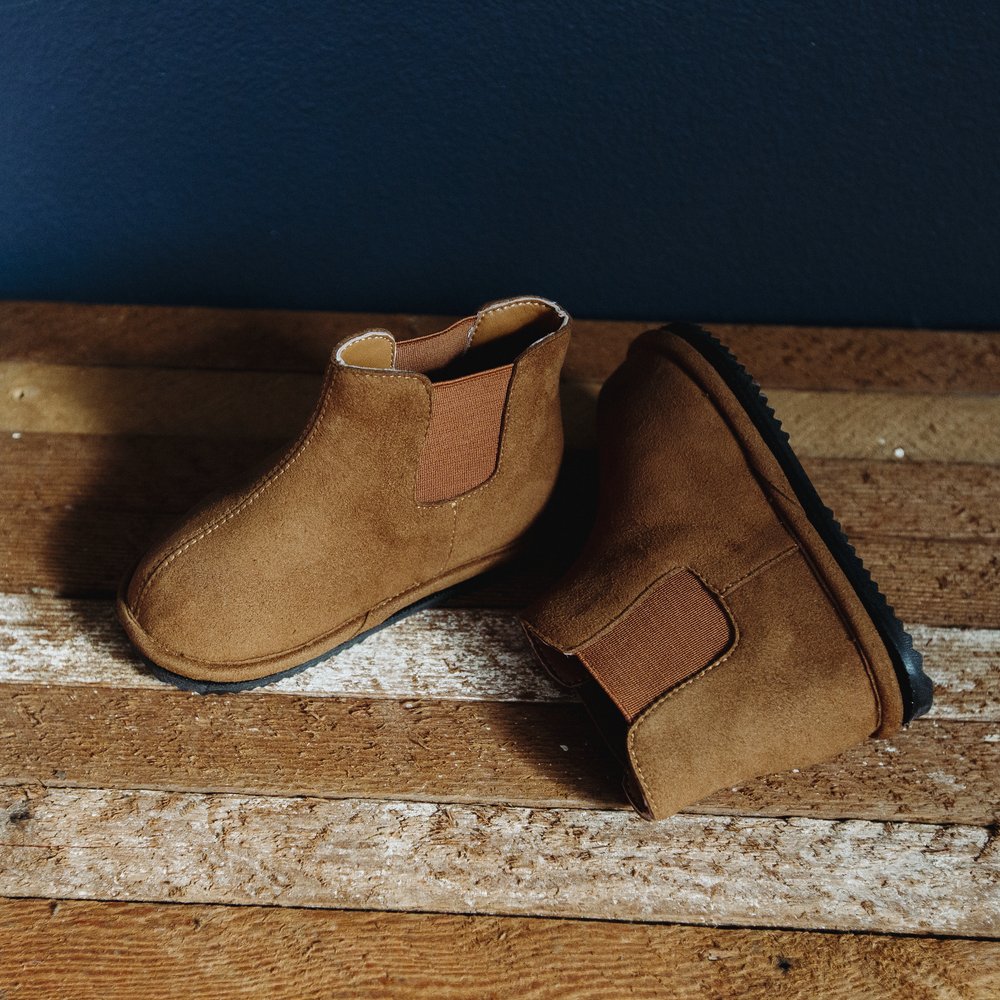 Kids brown suede Chelsea boots with elastic side panels