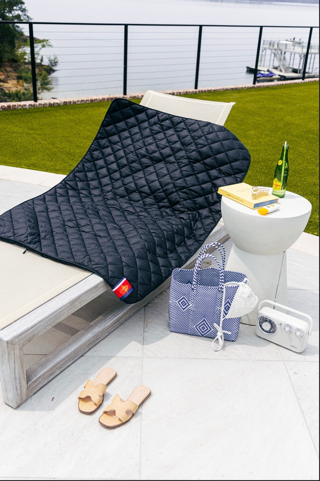 Waterproof puffer blanket with pockets, dark navy quilted blanket