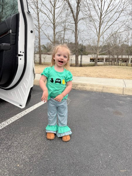 Girls' teal T-shirt outfit with dotted flare pants and ruffle cuffs, car and duck appliques