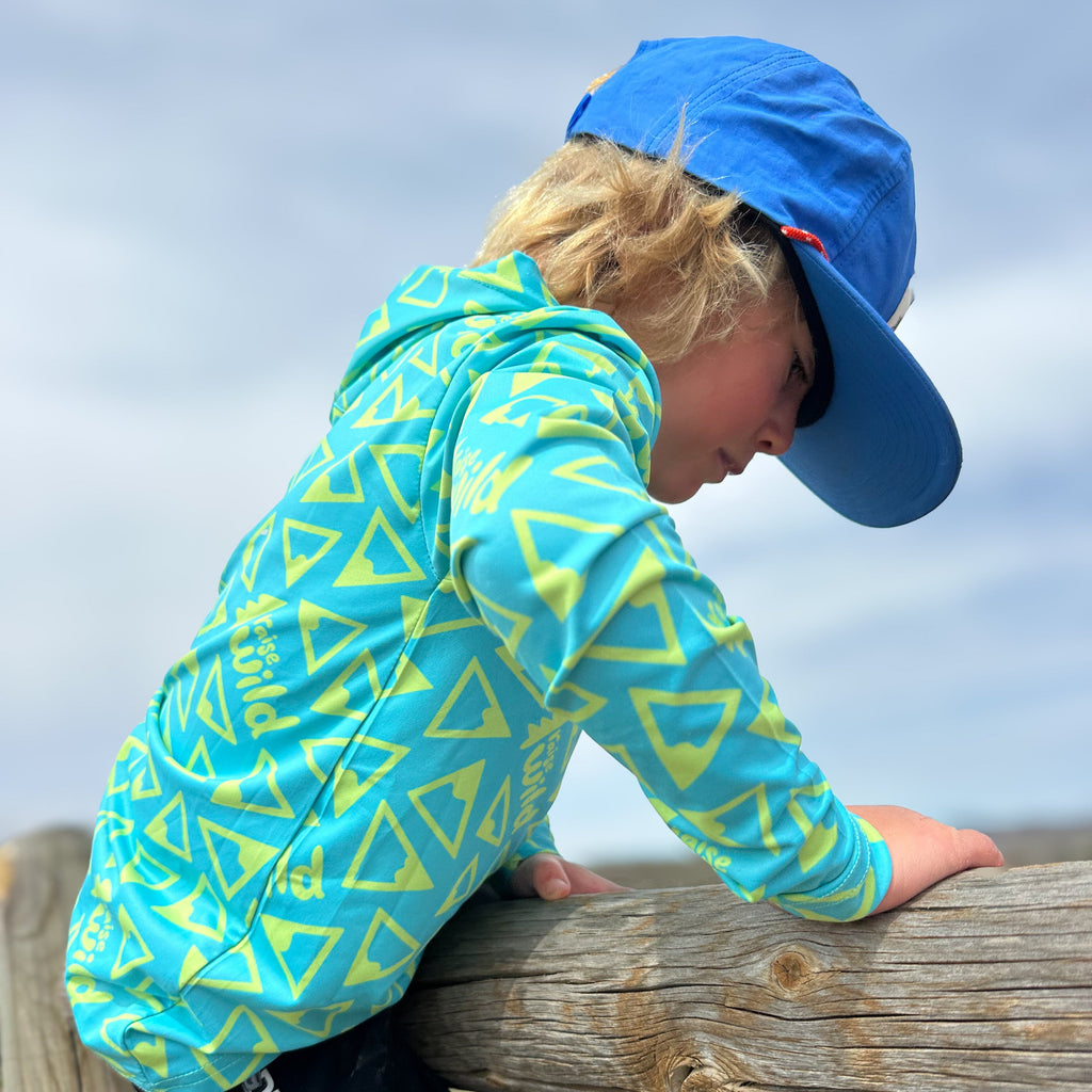 Kids' sun hoodie with teal hood and long sleeves, allover yellow triangle pattern