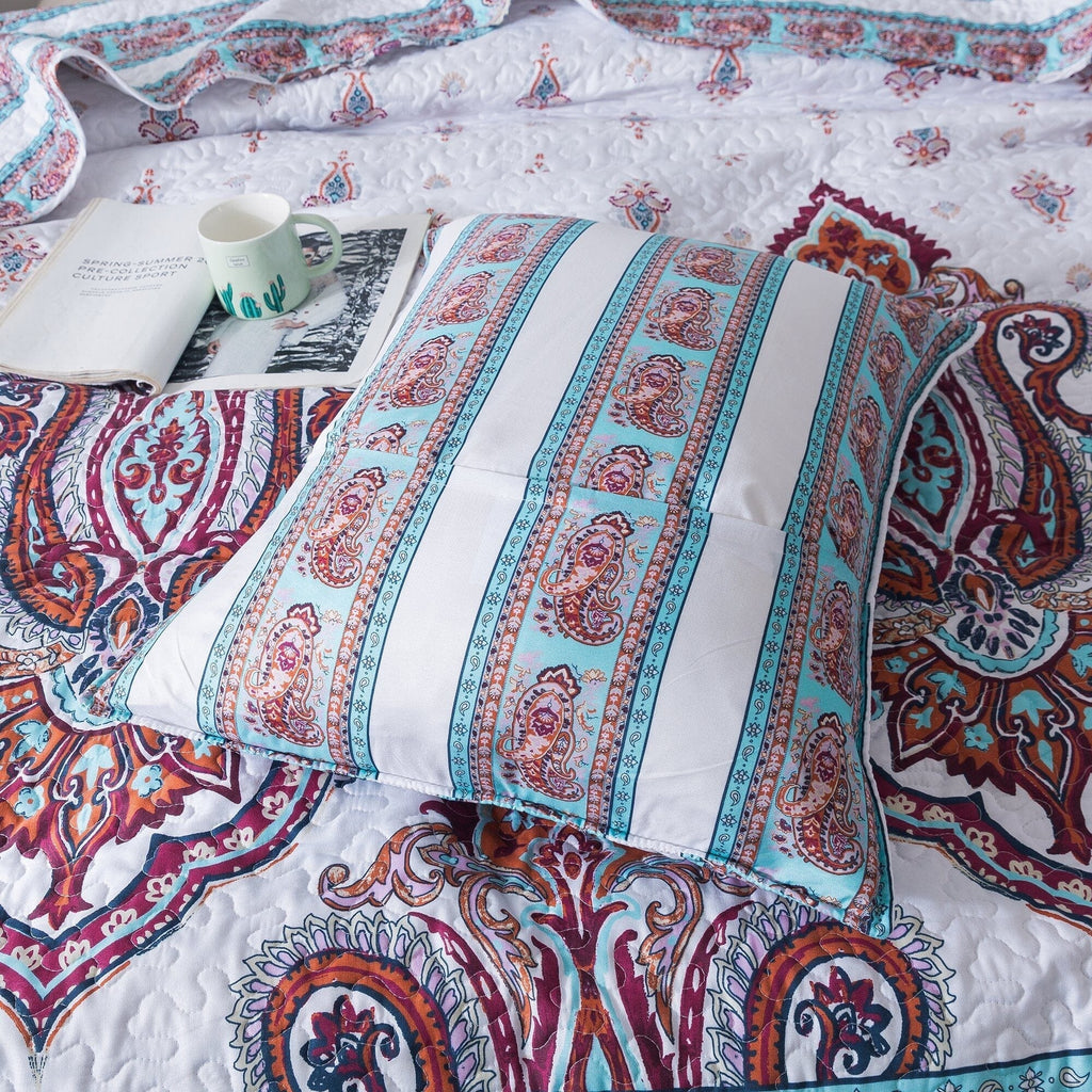 Paisley quilt set with light quilted cover and striped border panel