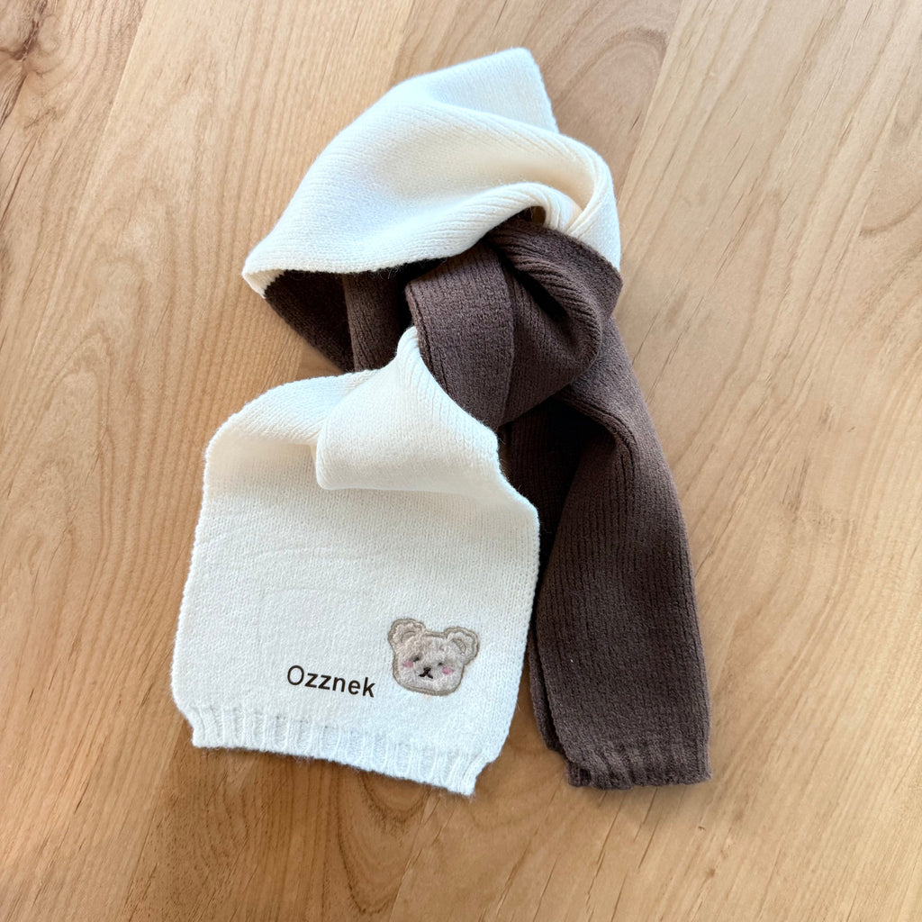 Toddler scarf in white and light blue knit, dark gray tail, bear emblem