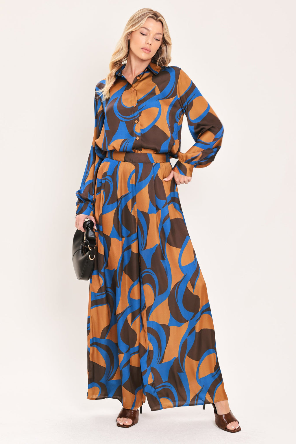 Wave-print wide-leg woven pants with elastic waist and flowing wide legs in brown and blue
