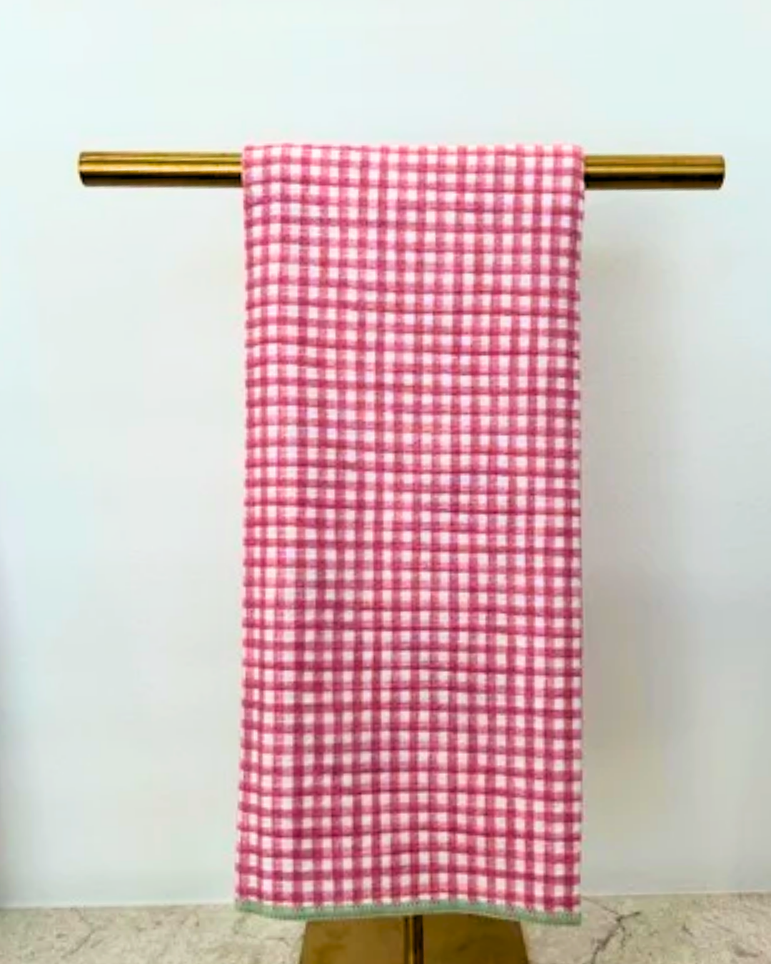 Double-sided tea towel with pink and white checkered pattern