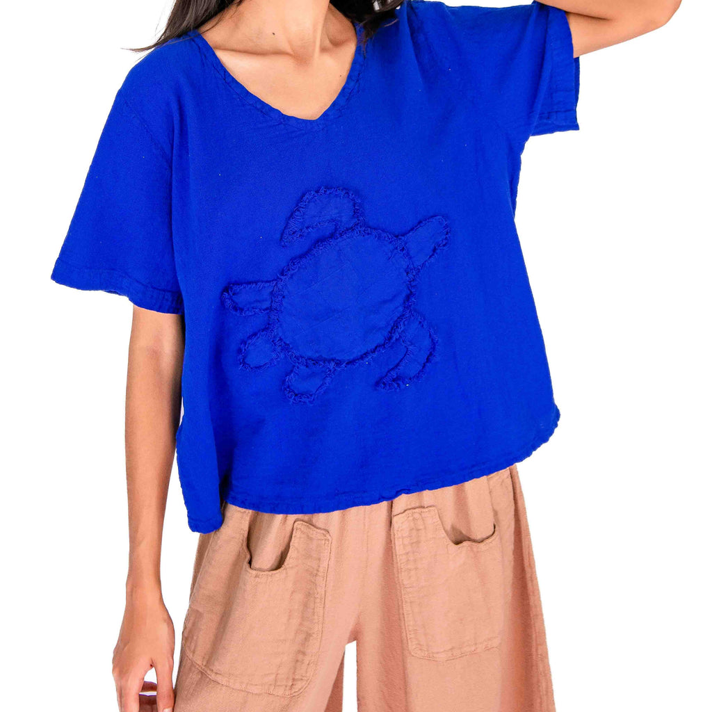 Royal blue cotton gauze V-neck short-sleeve top with turtle applique