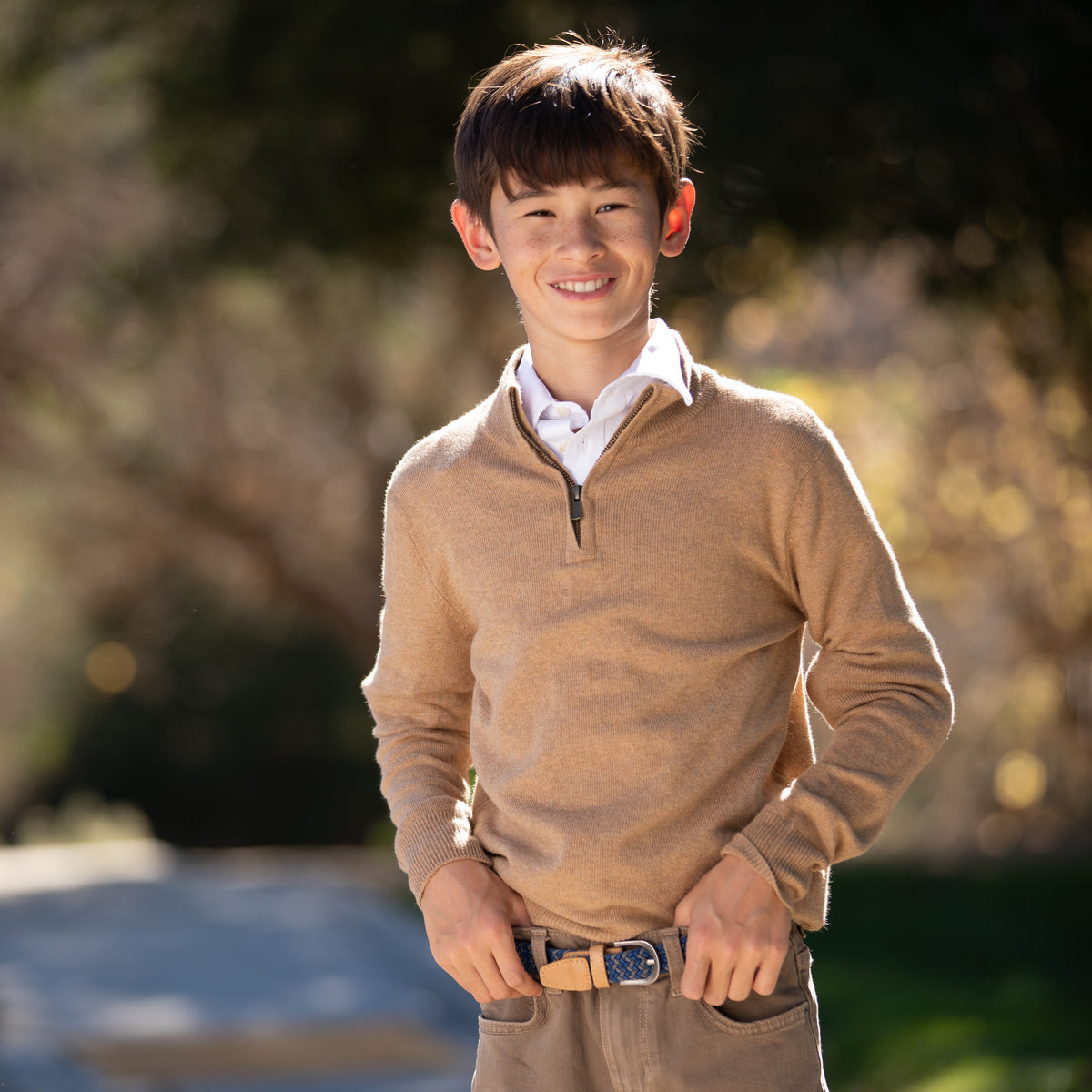 Boys stretchy woven belt in tan/brown with tan leather ends and metal buckle