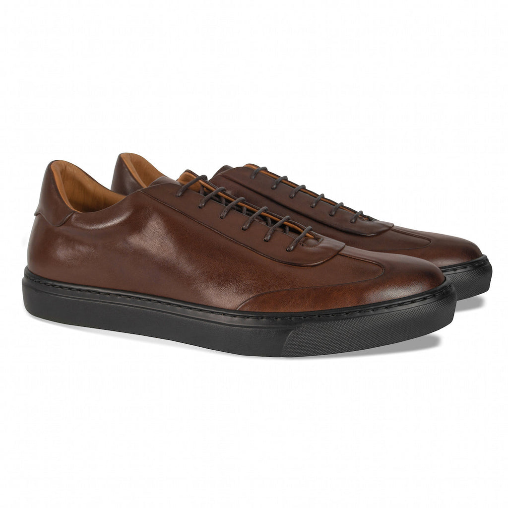Brown leather lace-up oxford shoes with contrast black sole