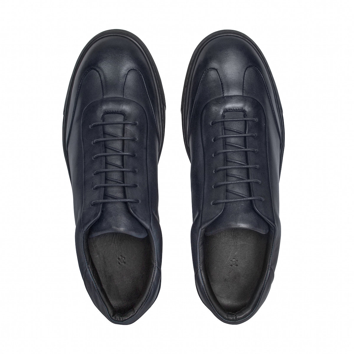 Men's dark blue lace-up sneakers, front view with rubber sole