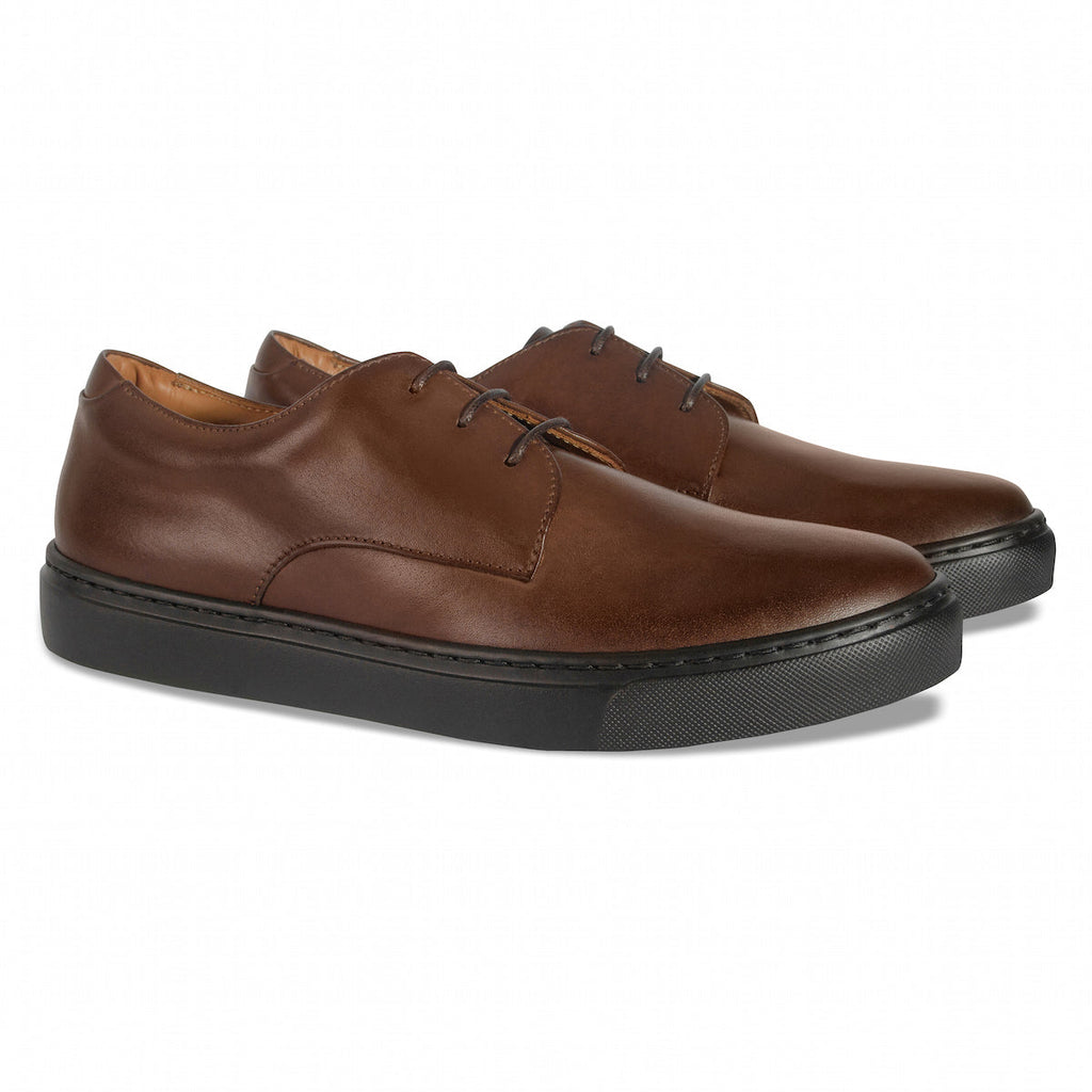 Men's brown leather lace-up oxford shoe with round toe and black sole