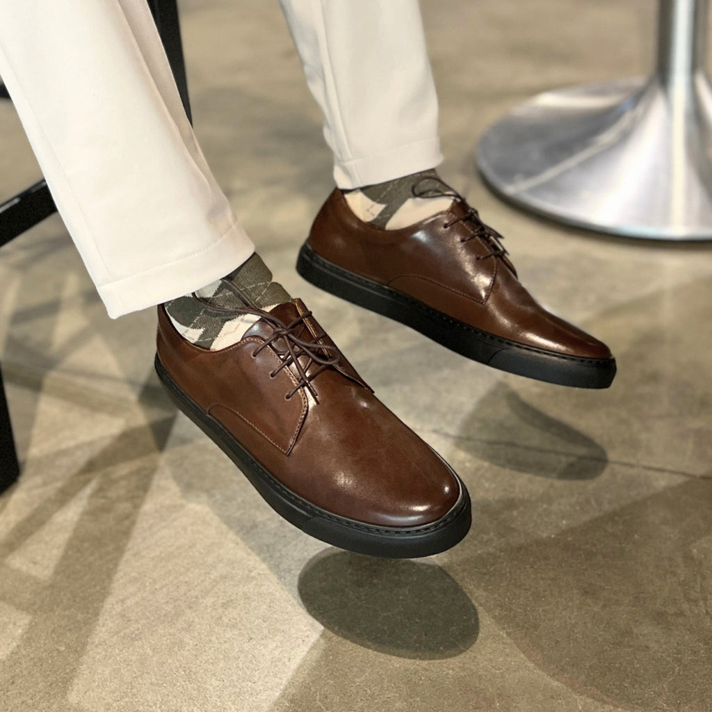 Men's brown leather lace-up oxford shoes with black rubber soles