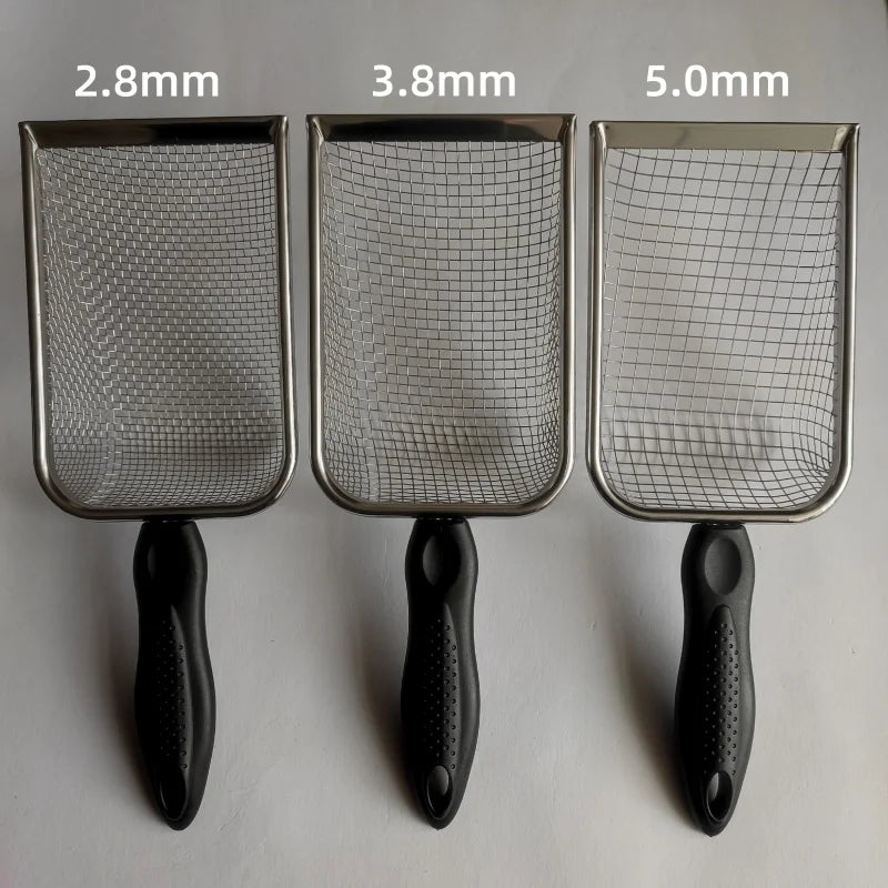 Stainless steel cat litter sifter with 2.8mm mesh screen and black handle