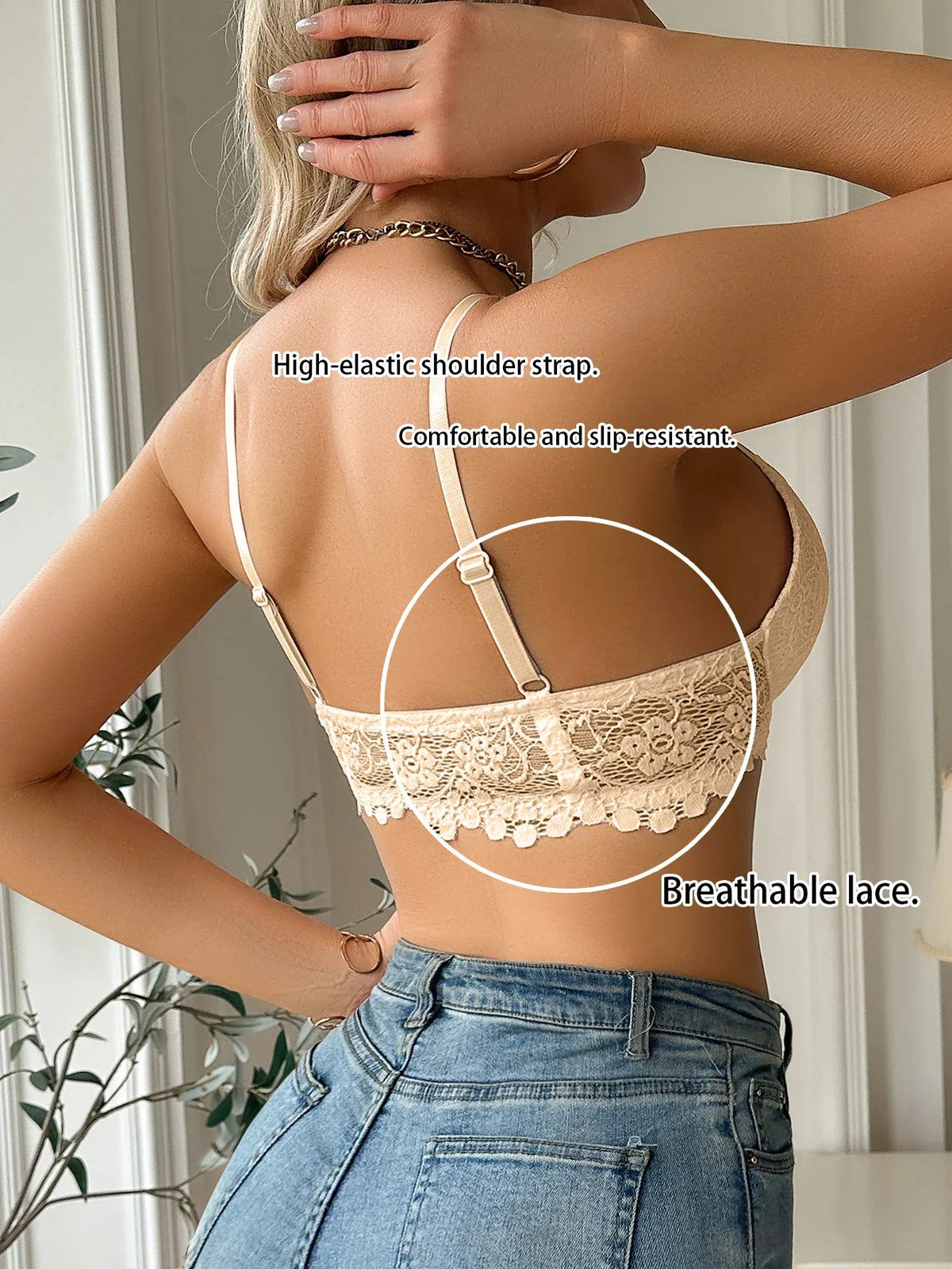 Light lace push-up bra with adjustable straps, underwire, breathable lace back