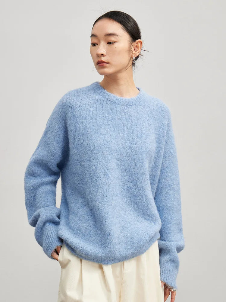 Women’s alpaca pullover sweater in light blue, crew neck, long sleeves, relaxed silhouette