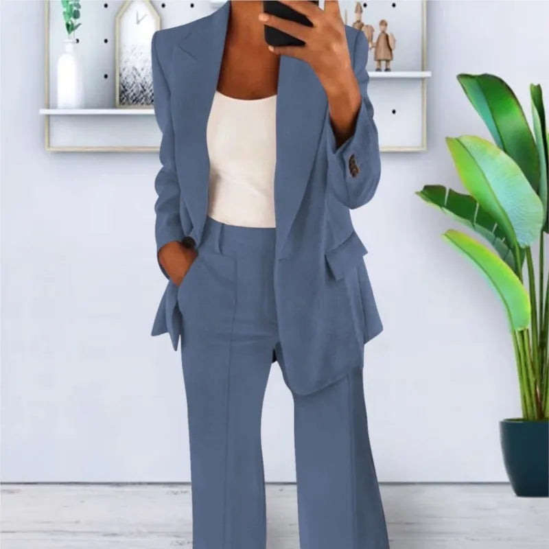 Blue two-piece blazer and trousers set, long sleeves, flap pockets, high-waist fit