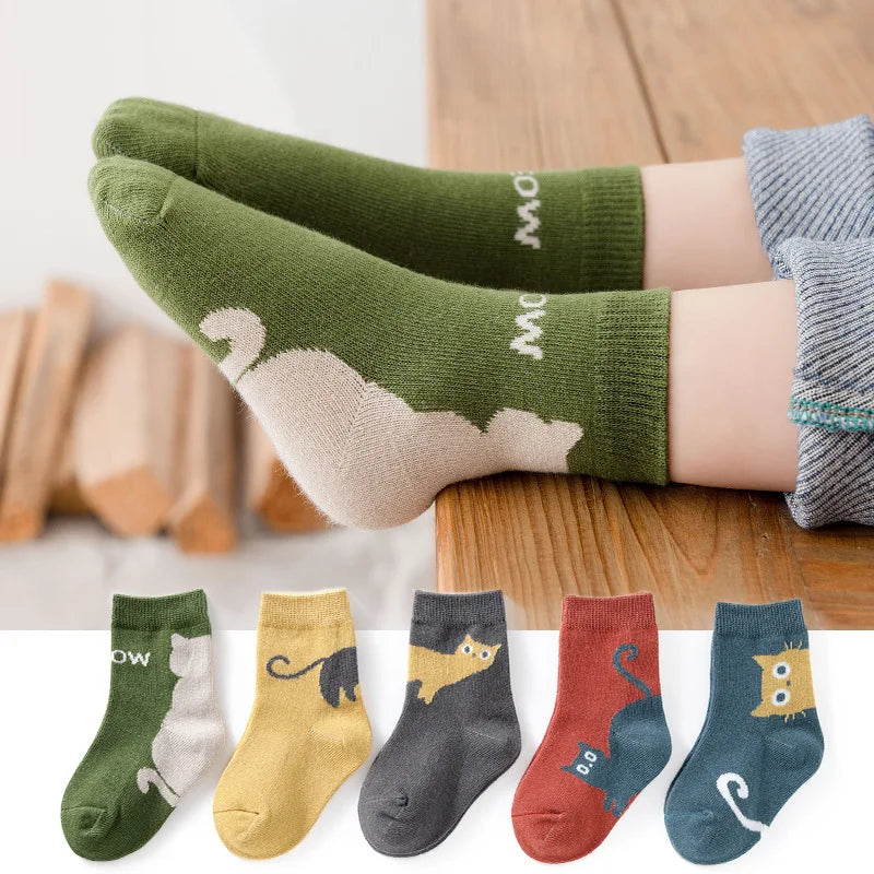Kids cartoon cat crew socks, green pair with white toe and cat print
