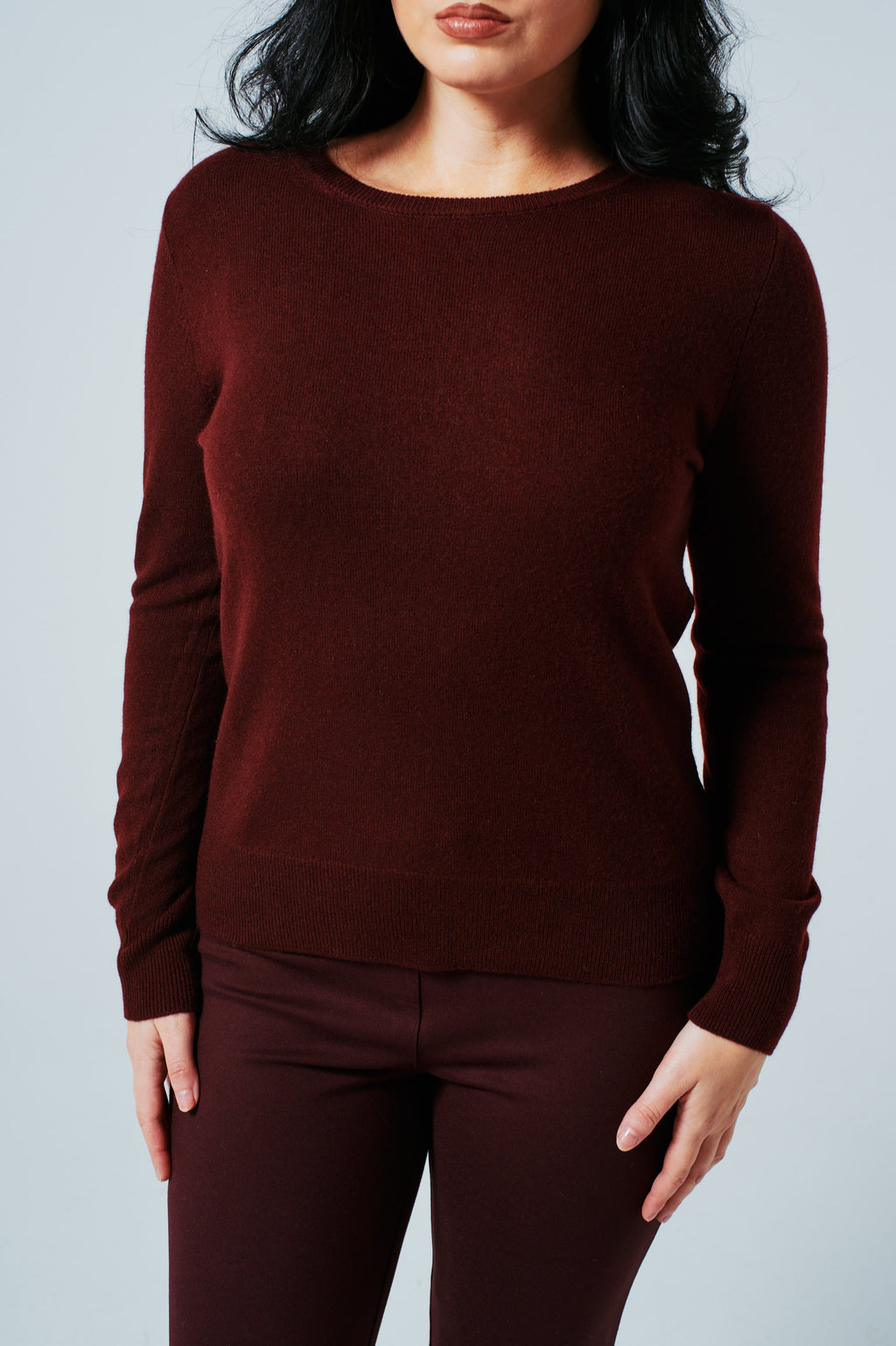 Bordeaux cashmere crewneck sweater, long sleeves, pullover front view