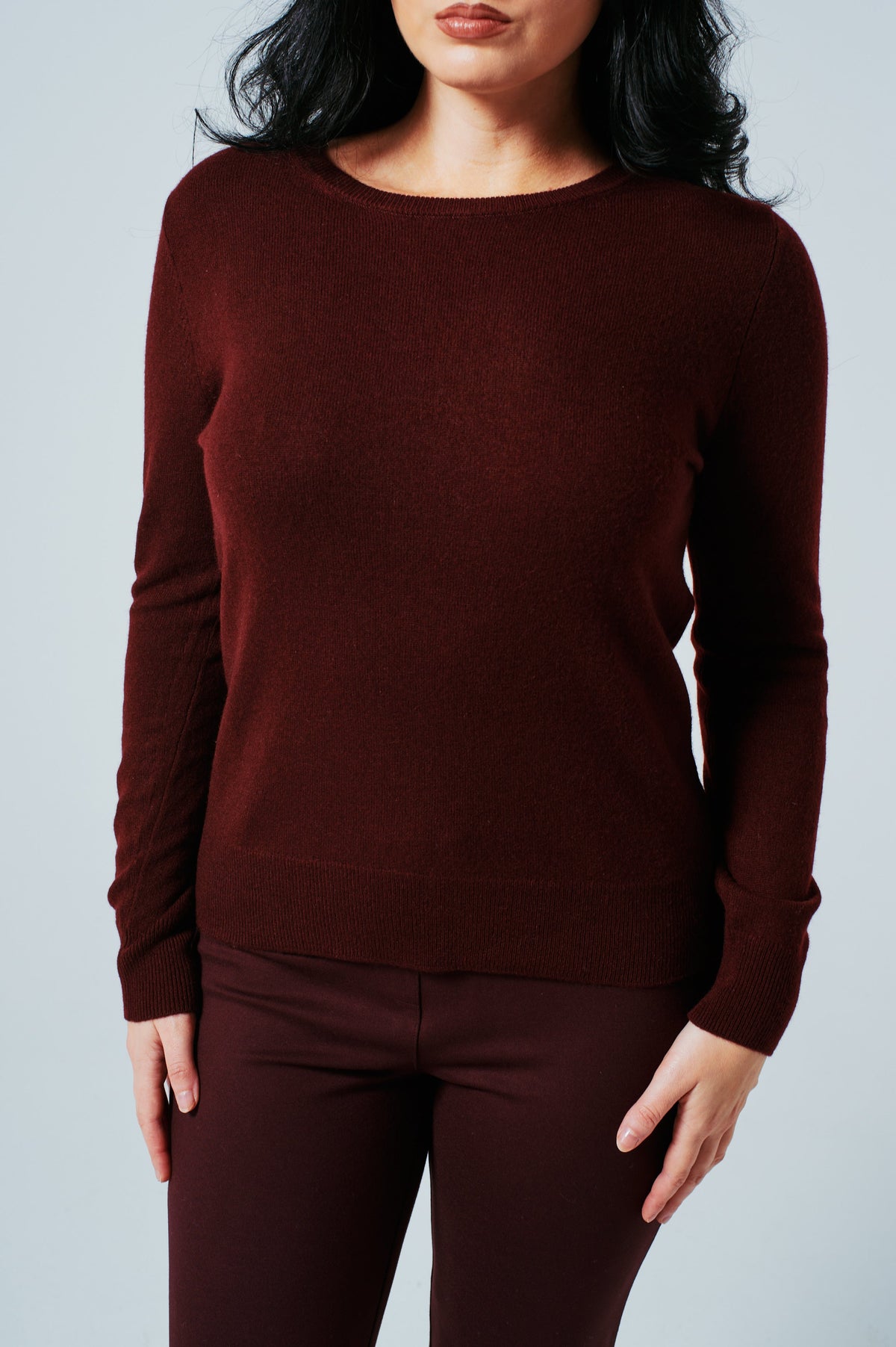 Bordeaux cashmere crewneck sweater, long sleeves, pullover front view