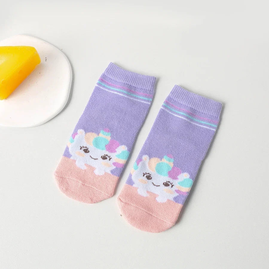 Kids mid-calf socks, lavender with unicorn faces and a rainbow stripe at the cuff.